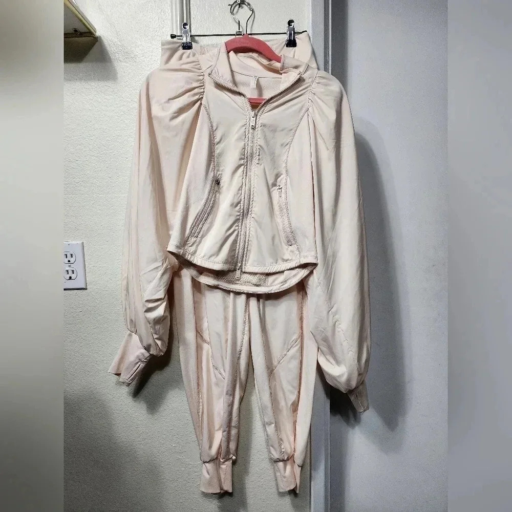 Free People Color Me Happy Solid Joggers and Cropped Jacket Size XS NWT - Picture 2 of 16